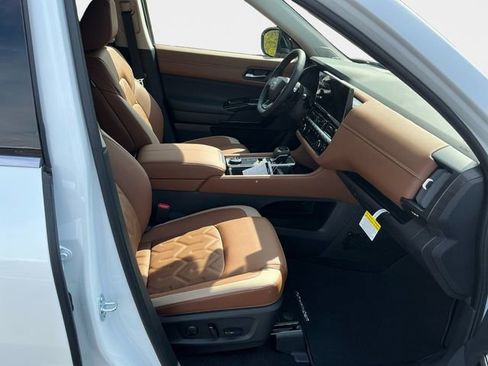 New 2026 Nissan Pathfinder Platinum AWD/4WD image 17