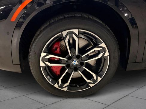 Certified 2025 BMW X2 xDrive28i w/ Technology Package image 11