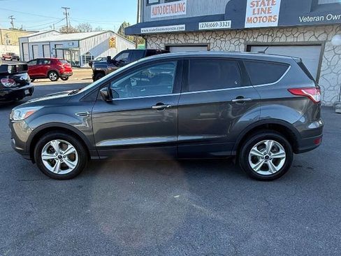 Used 2016 Ford Escape SE image 2