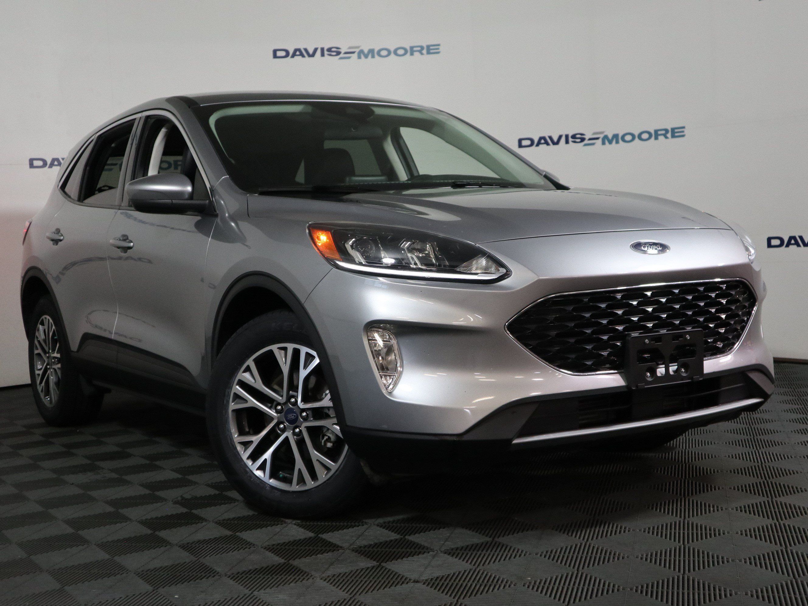 Used 2022 Ford Escape SEL w/ Technology Package AWD/4WD image 2