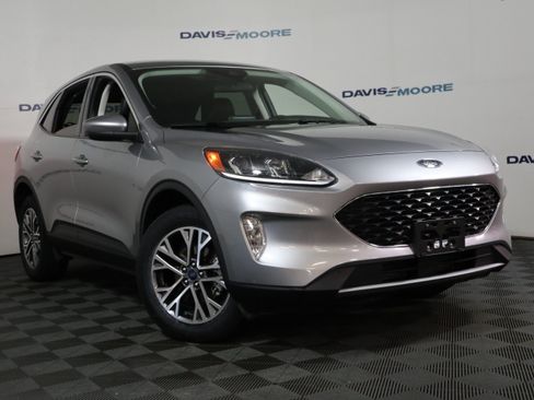 Used 2022 Ford Escape SEL w/ Technology Package AWD/4WD image 2