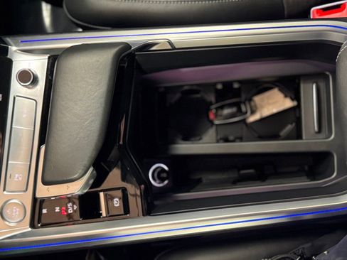 Used 2019 Audi e-tron Prestige w/ Prestige Package image 31