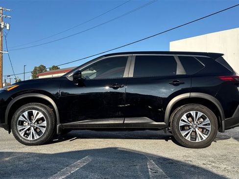 Used 2023 Nissan Rogue SV image 7