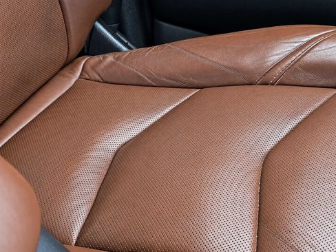 Used 2019 Cadillac Escalade Luxury AWD/4WD image 32