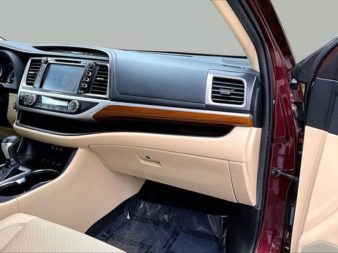 Used 2019 Toyota Highlander Limited Platinum AWD/4WD image 18