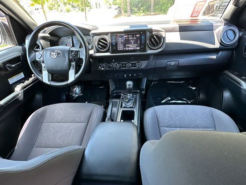 Used 2019 Toyota Tacoma TRD Off-Road AWD/4WD image 13