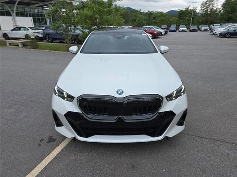 New 2026 BMW 550e xDrive AWD/4WD image 10