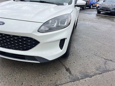 Used 2020 Ford Escape SE image 9
