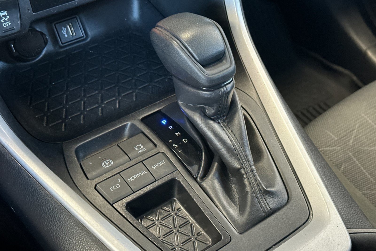 Certified 2025 Toyota RAV4 XLE FWD image 20
