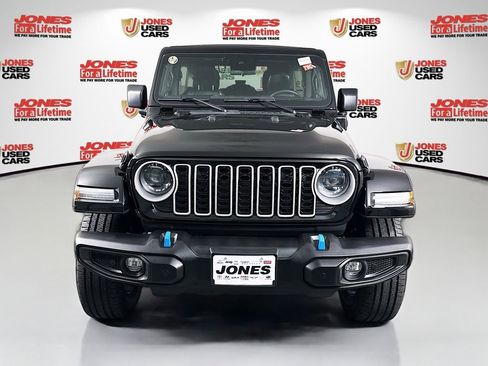 Used 2024 Jeep Wrangler Unlimited Sahara w/ Safety Group image 10