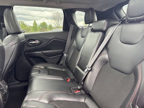 Used 2021 Jeep Cherokee Trailhawk w/ Sun, Sound & Nav Group AWD/4WD image 18