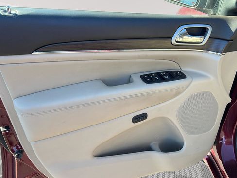 Used 2018 Jeep Grand Cherokee Overland image 10