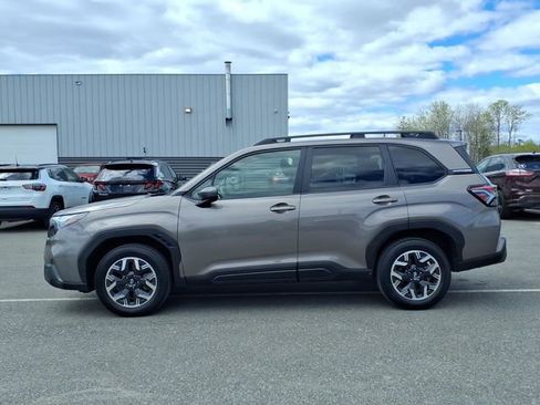 Used 2025 Subaru Forester Premium AWD/4WD image 8