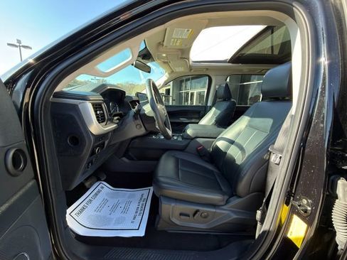 Used 2024 Ford Expedition Max XLT image 22