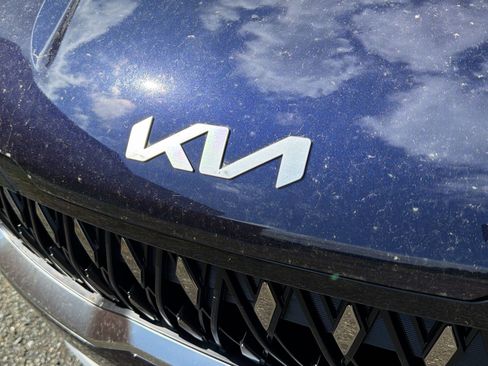 New 2026 Kia Carnival FWD image 12