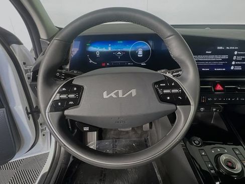 Used 2025 Kia Niro Wind w/ Wind Preserve Package FWD image 16