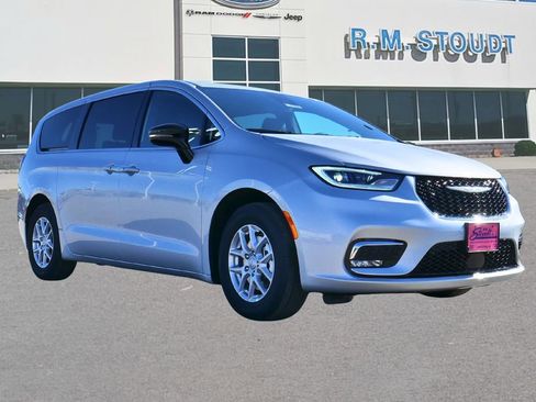 New 2026 Chrysler Pacifica Select FWD image 13