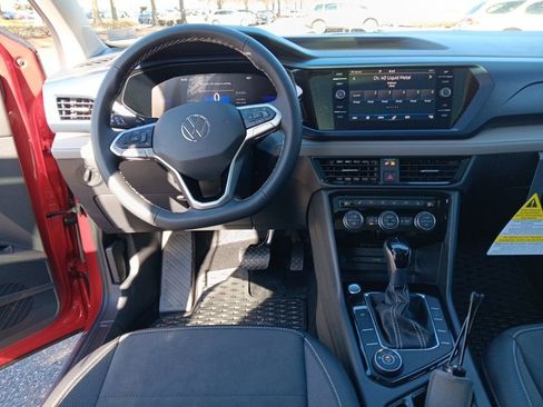 Used 2024 Volkswagen Taos SE w/ Panoramic Sunroof Package image 15