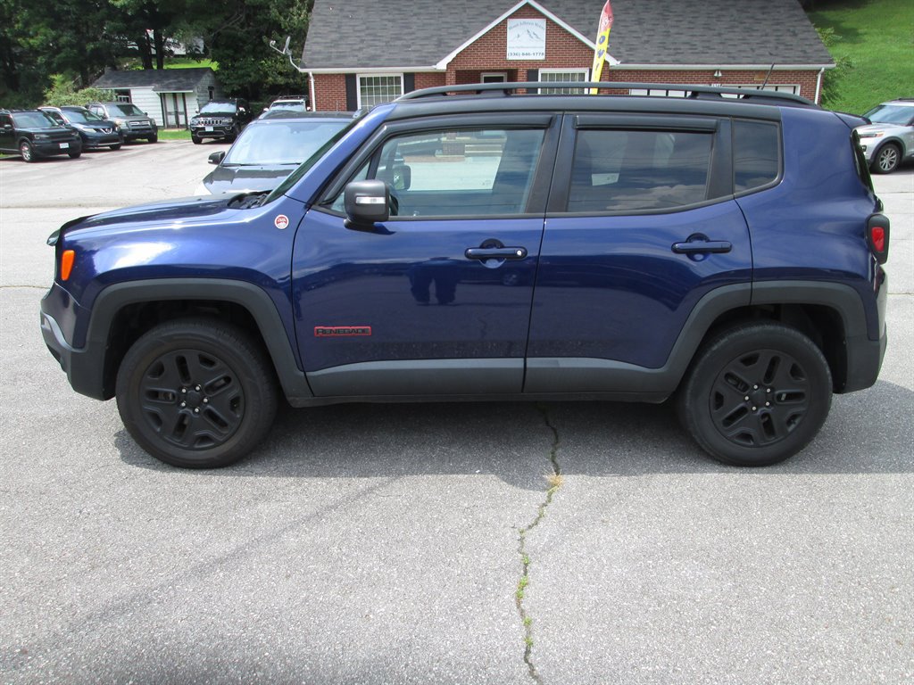Used 2018 Jeep Renegade Trailhawk w/ UConnect 8.4 Nav Group AWD/4WD image 1