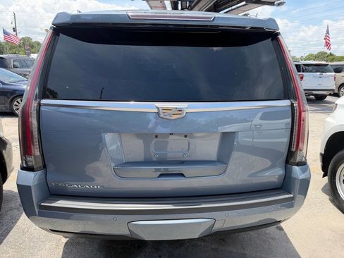 Used 2016 Cadillac Escalade Premium RWD image 4
