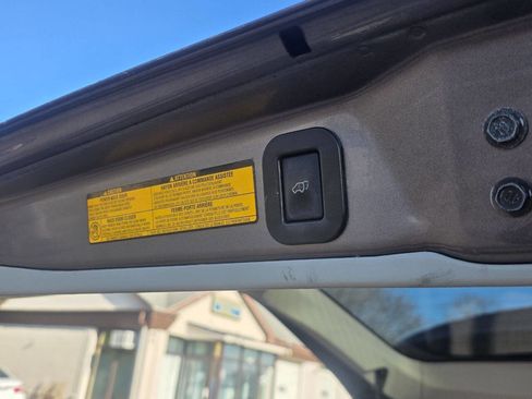 Used 2011 Toyota Sienna Limited w/ Premium Pkg image 26