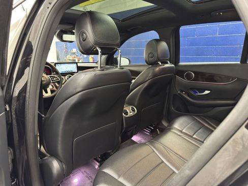 Used 2020 Mercedes-Benz GLC 300 GLC 300 w/ Parking Assistance Package image 27