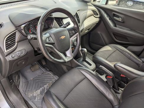 Used 2017 Chevrolet Trax LT w/ Driver Confidence Package image 9
