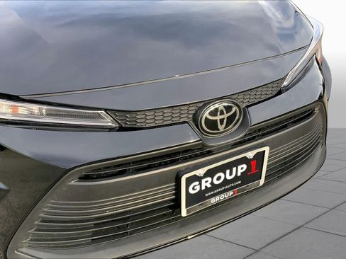 Used 2025 Toyota Corolla LE FWD image 30