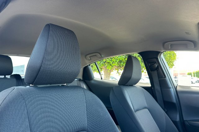Certified 2025 Toyota Prius LE FWD image 21