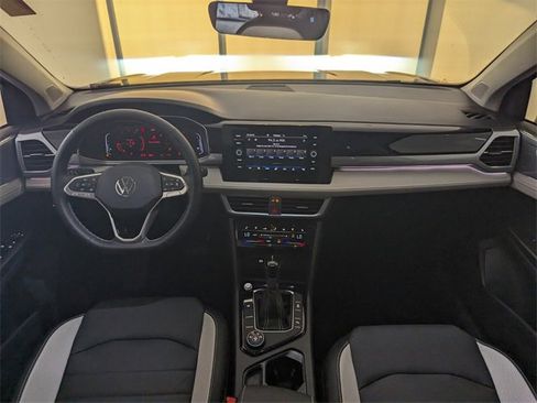 Certified 2025 Volkswagen Taos SEL image 9
