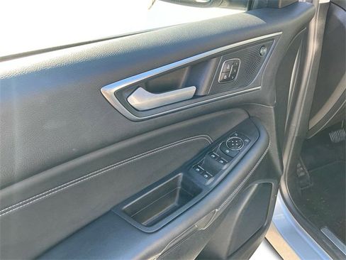 Used 2024 Ford Edge Titanium image 11