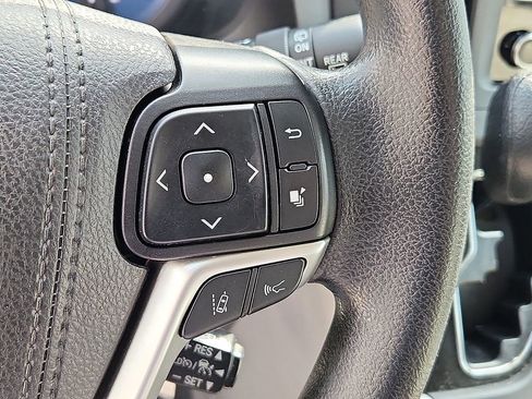 Used 2020 Toyota Sienna L image 22