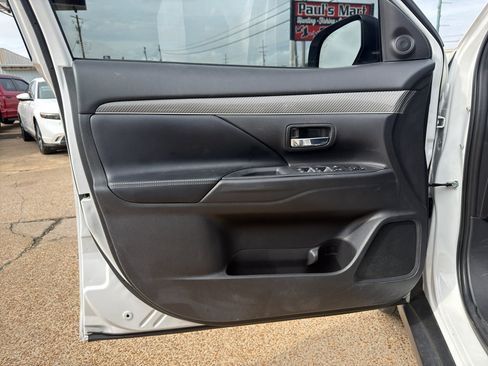 Used 2019 Mitsubishi Outlander ES AWD/4WD image 15