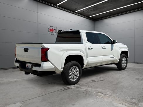 Certified 2025 Toyota Tacoma SR5 AWD/4WD image 5
