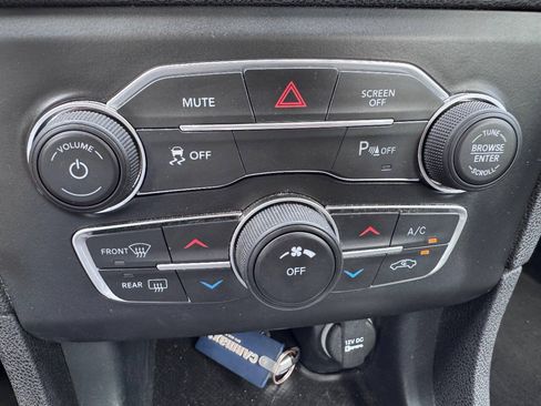 Used 2022 Dodge Charger SXT RWD image 22