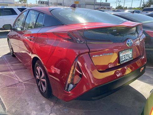 Used 2017 Toyota Prius Prime Advanced FWD image 10