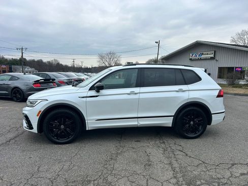 Used 2022 Volkswagen Tiguan SE R-Line image 3