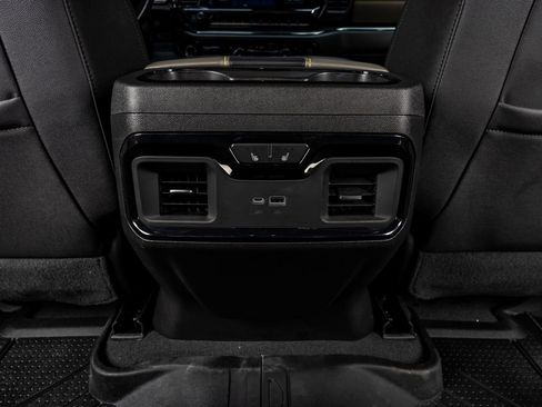 Used 2022 Chevrolet Silverado 1500 ZR2 w/ Technology Package image 33