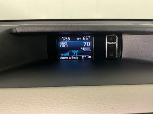 Used 2014 Toyota Sienna XLE image 22