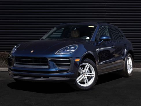 Certified 2022 Porsche Macan image 1