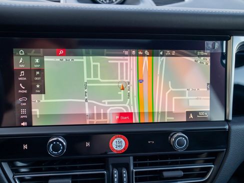 Certified 2026 Porsche Macan AWD/4WD image 18