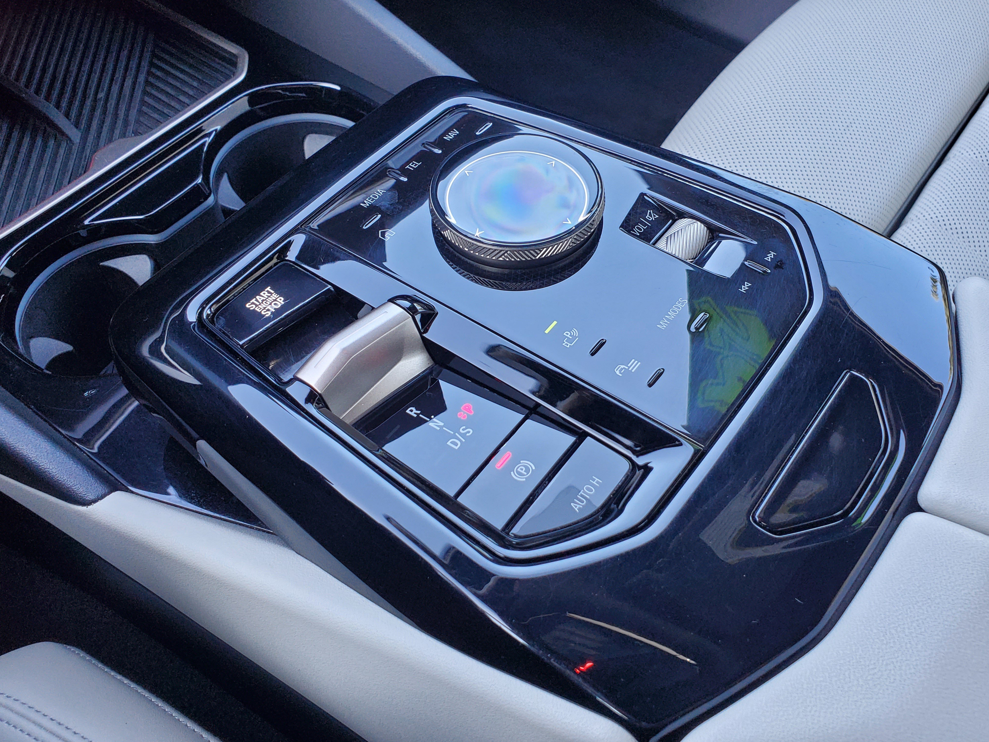 Certified 2024 BMW 530i xDrive w/ Premium Package AWD/4WD image 23