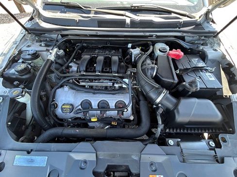 Used 2011 Ford Taurus SE FWD image 11