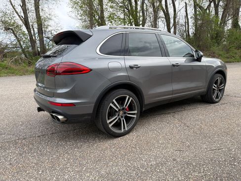 Used 2015 Porsche Cayenne Turbo AWD/4WD image 5