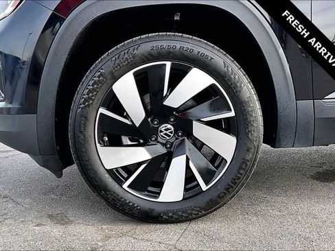 Used 2024 Volkswagen Atlas Cross Sport SE image 32