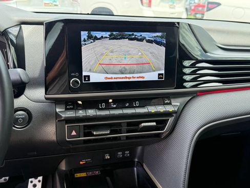 Used 2025 Toyota Camry SE AWD/4WD image 16