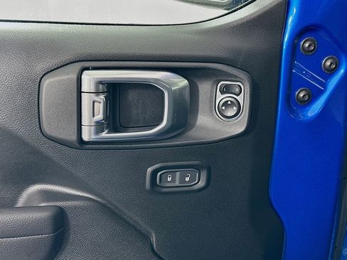 Used 2023 Jeep Gladiator Willys image 17