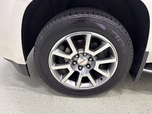 Used 2015 GMC Yukon Denali image 8
