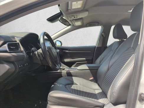 Used 2024 Toyota Camry SE FWD image 11