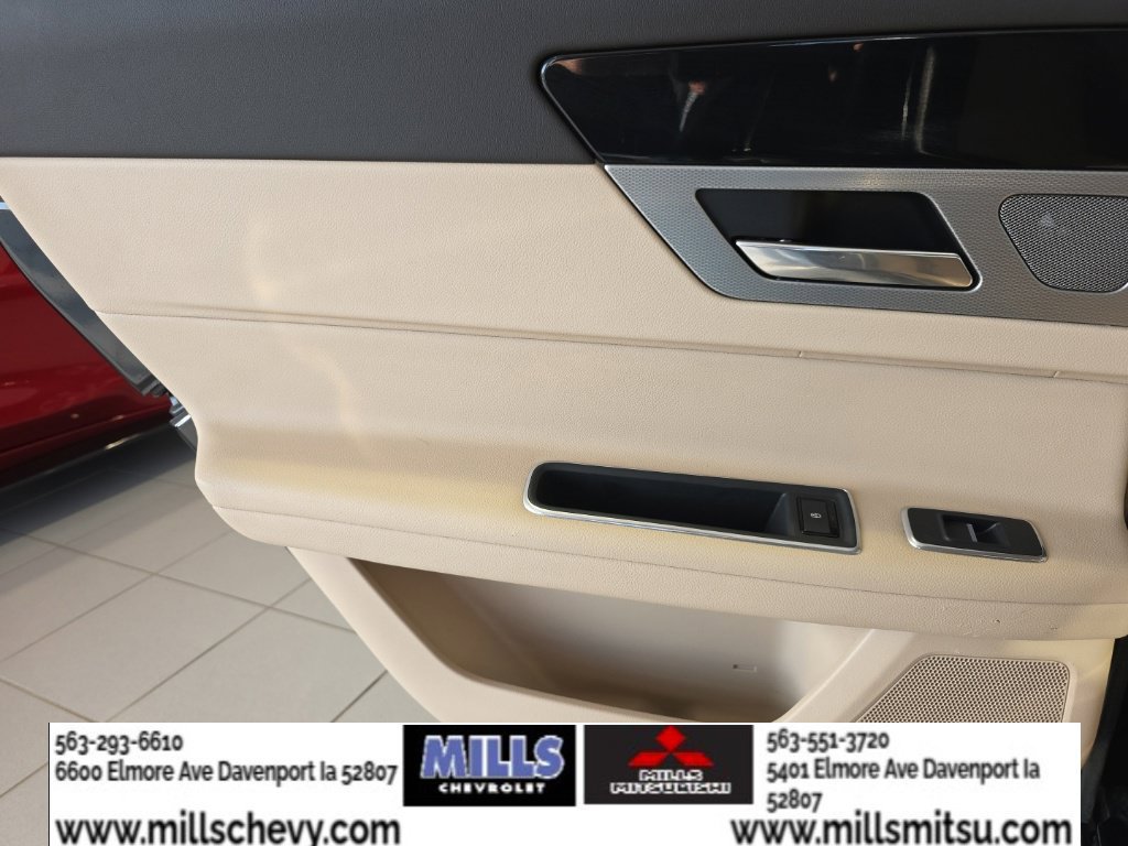 Used 2018 Jaguar XF Premium AWD/4WD image 22